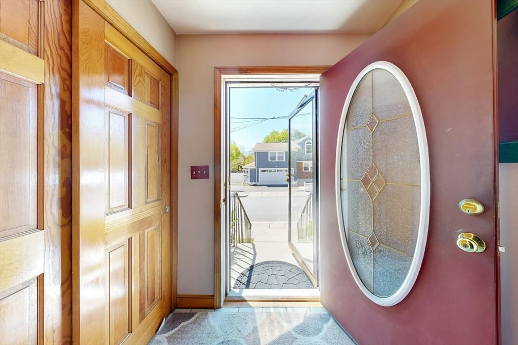 120 Almont Street photo 3