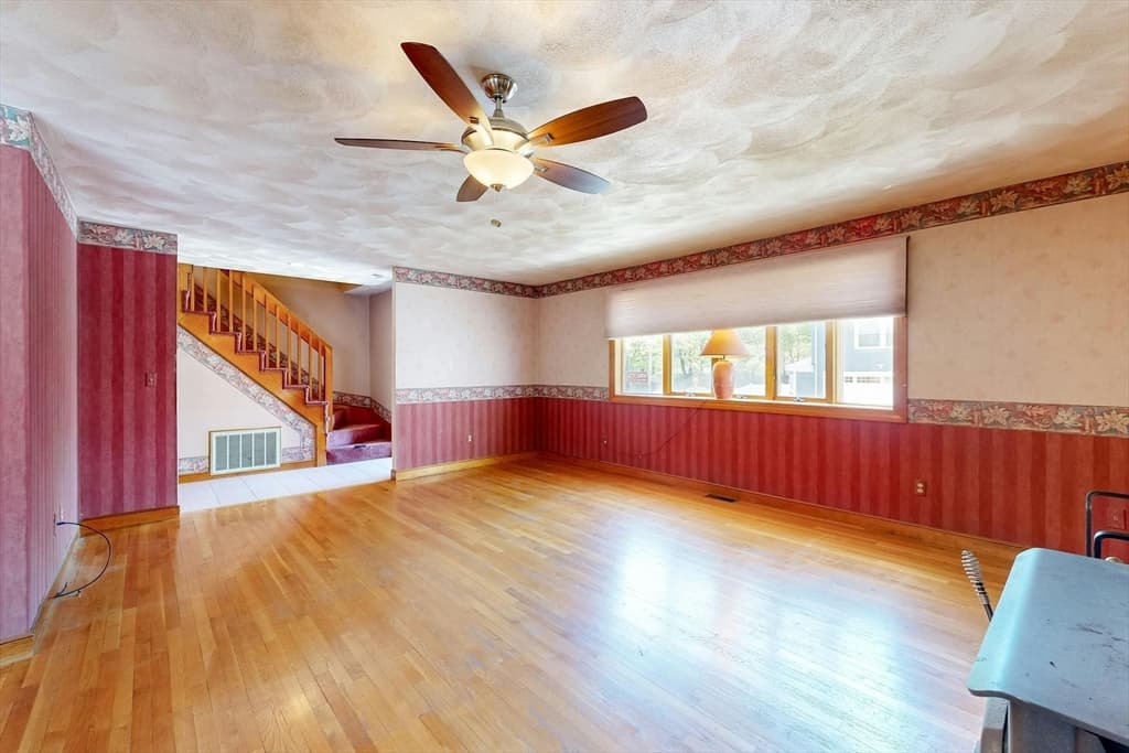 120 Almont Street photo 5
