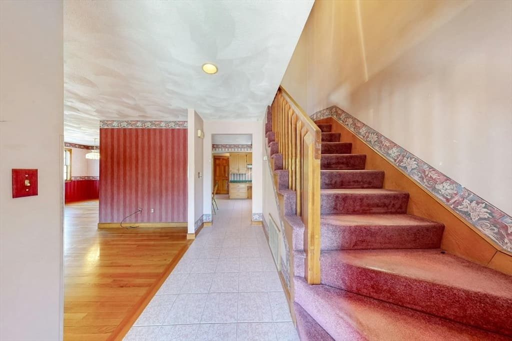 120 Almont Street photo 4
