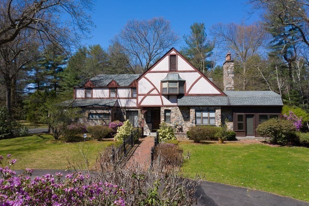 242 Eastwood Dr photo 2