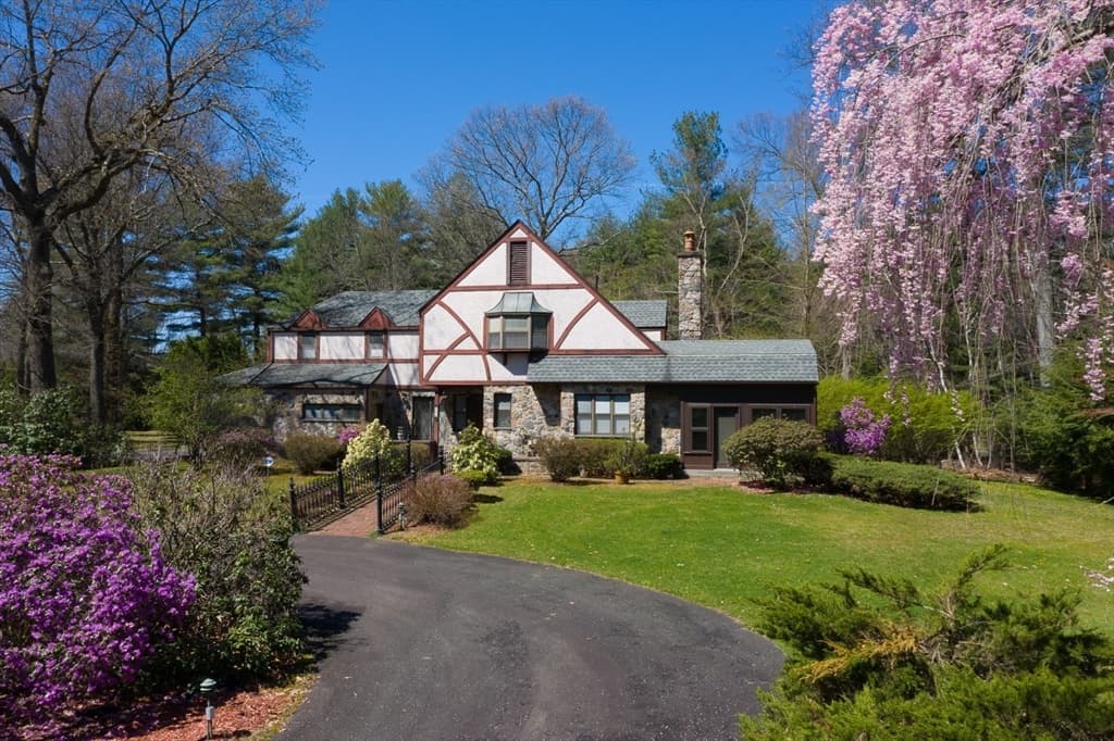 242 Eastwood Dr