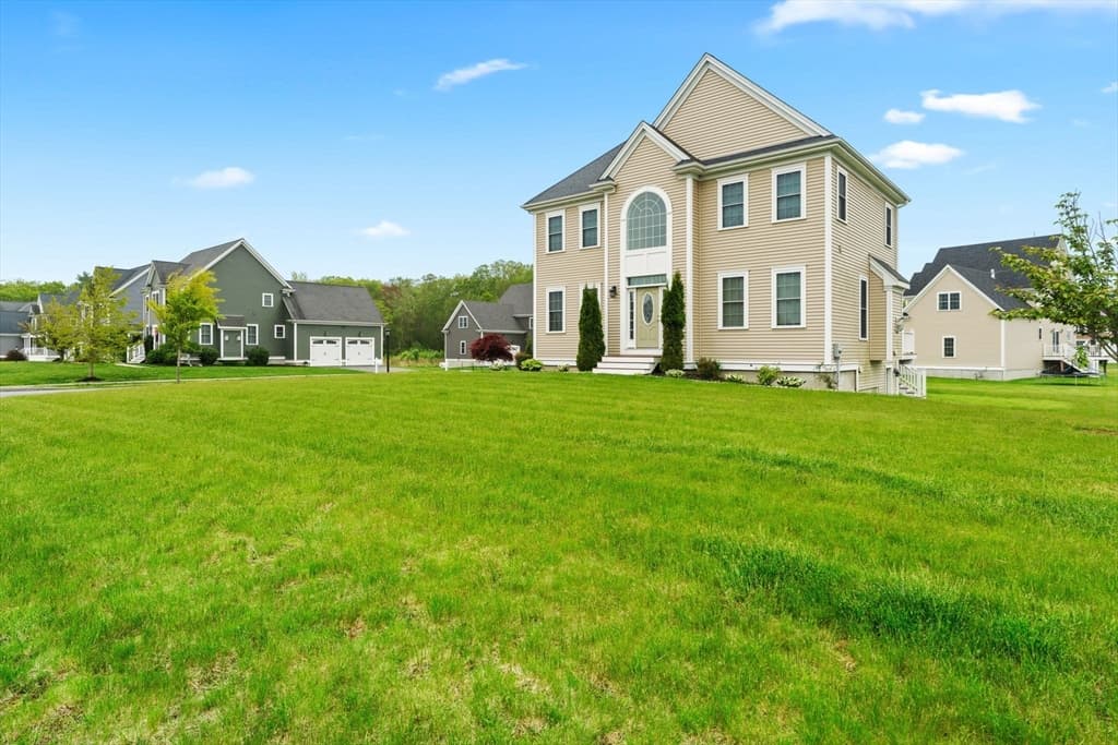 30 Nicholas Dr #0 photo 2