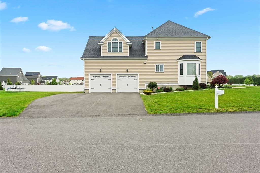 30 Nicholas Dr #0 photo 3