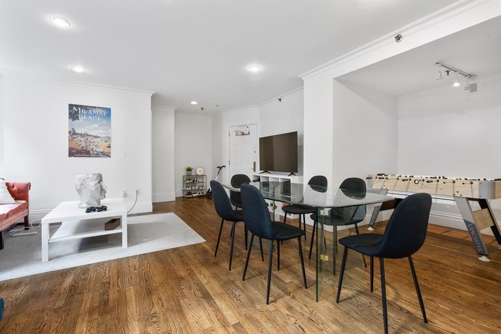 390 Commonwealth Ave #205
