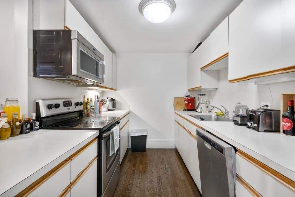 390 Commonwealth Ave #205 photo 5