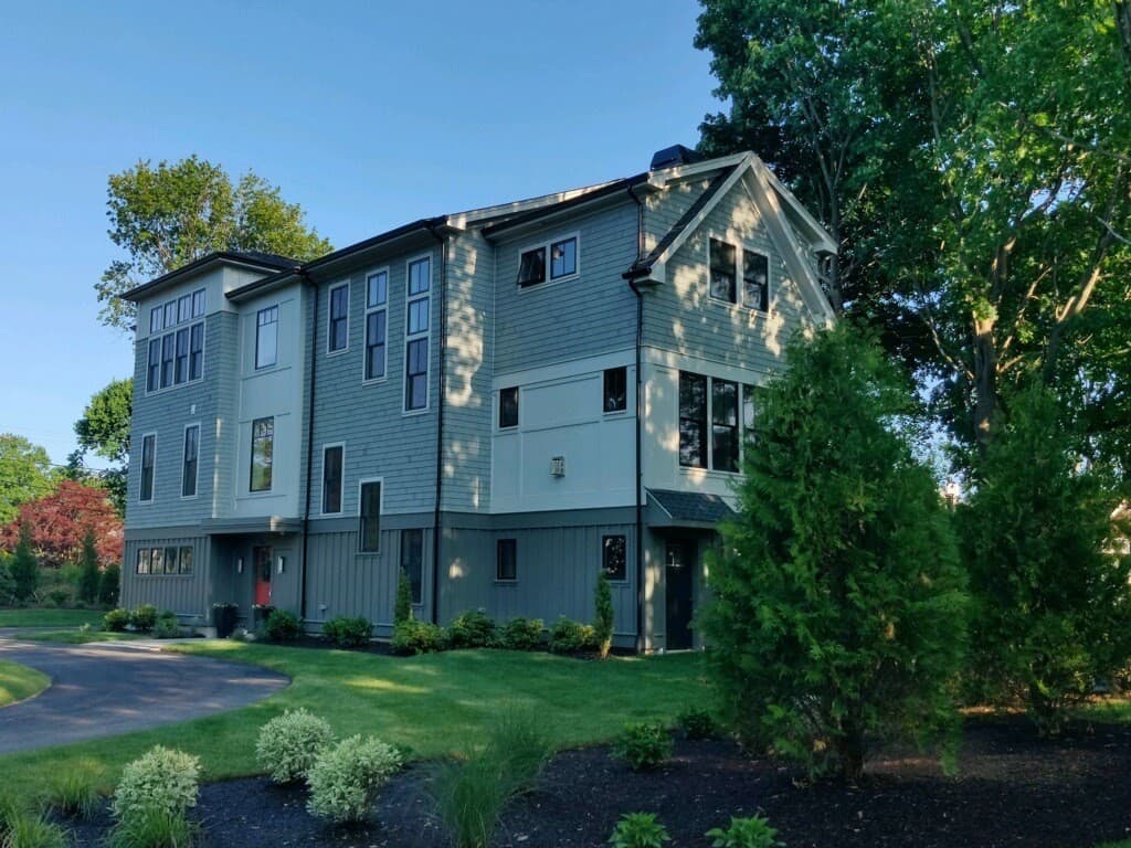2 Holmes St