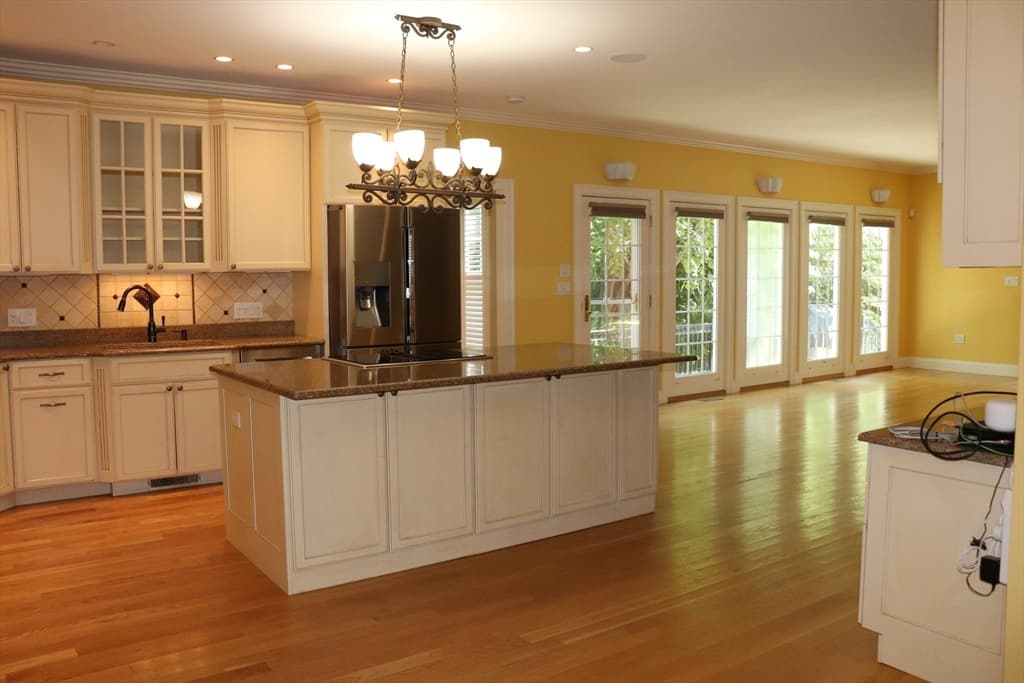 531 Salisbury Street photo 2