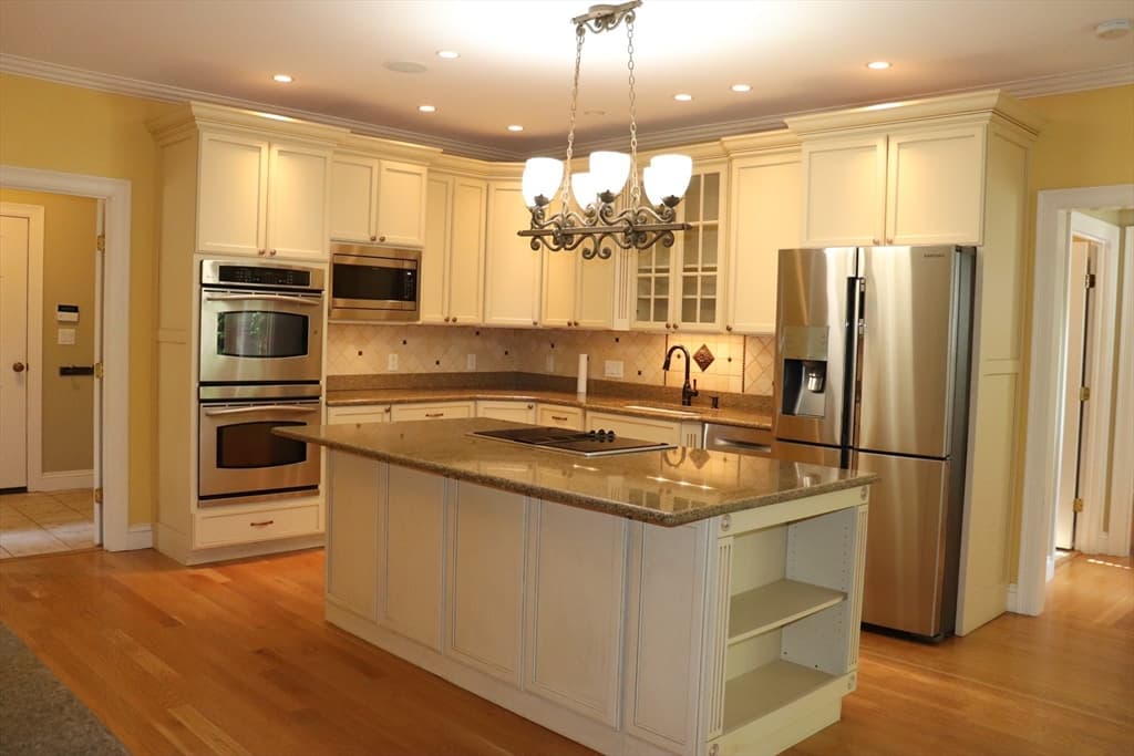 531 Salisbury Street photo 3