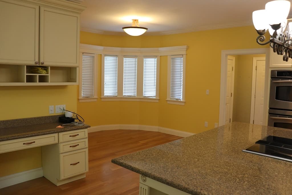 531 Salisbury Street photo 4
