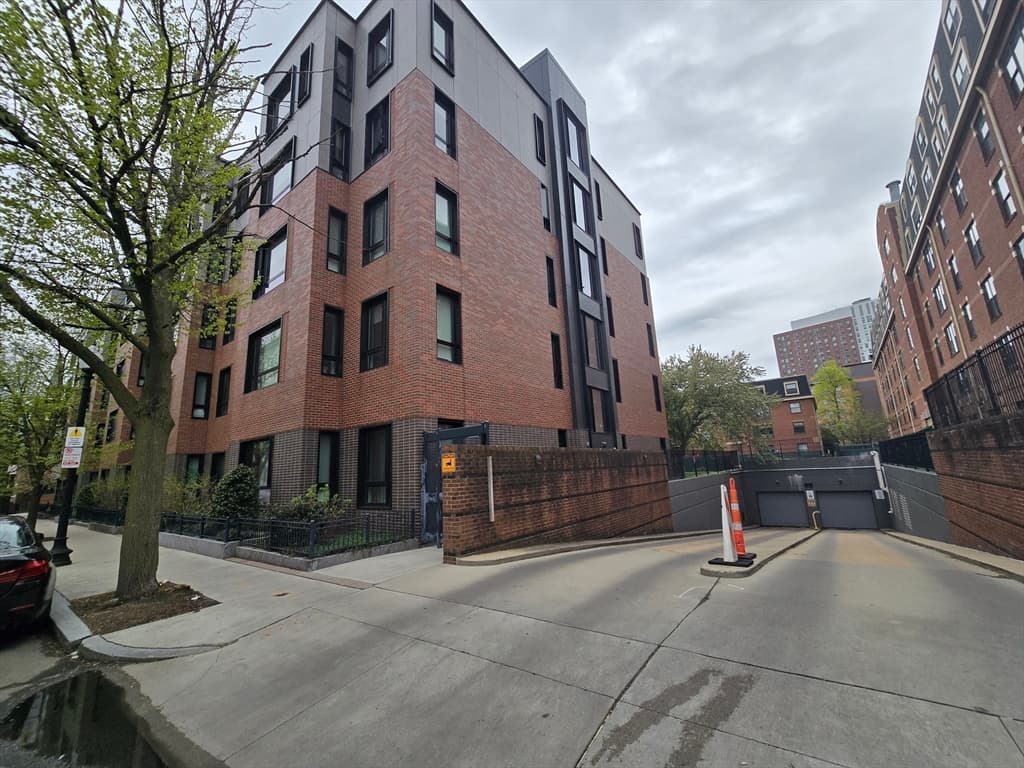 650 Columbus Ave
