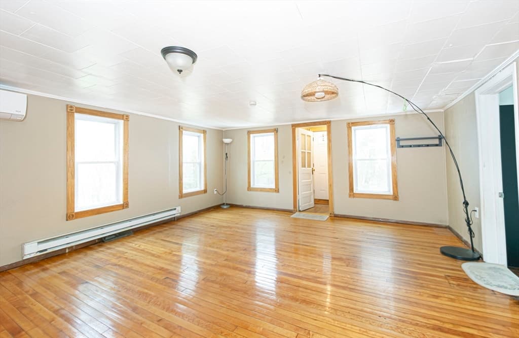 14 Kenmore St photo 4