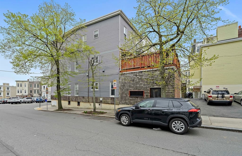487-489 Sumner St photo 2