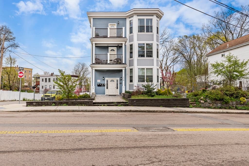 416 Harvard St photo 4