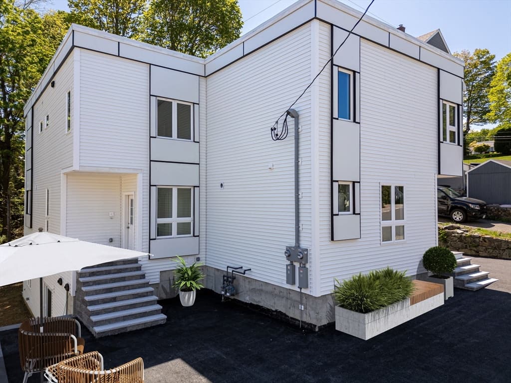 24 Hersam St