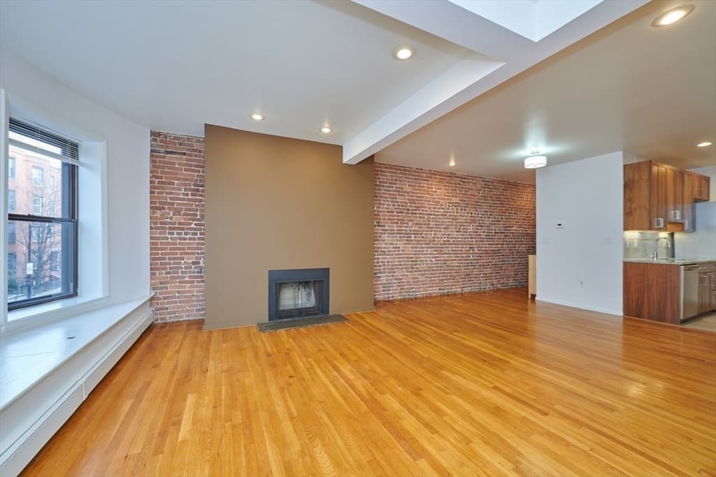 36 Symphony Road #2A photo 4