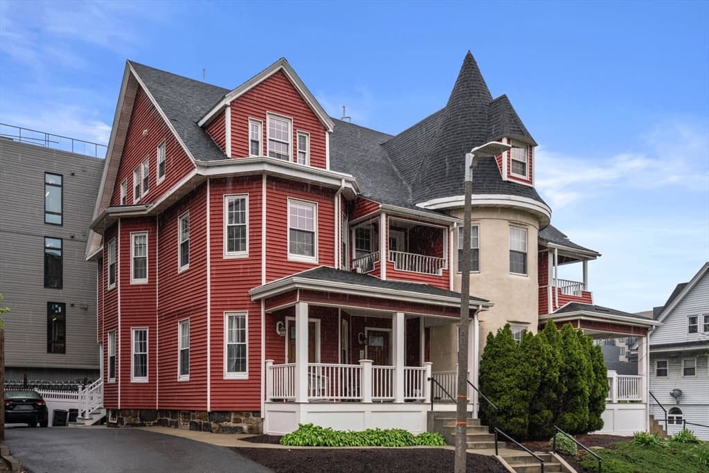12-14 Everett St #301