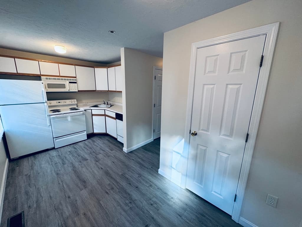 278 Manning St #1101 photo 5