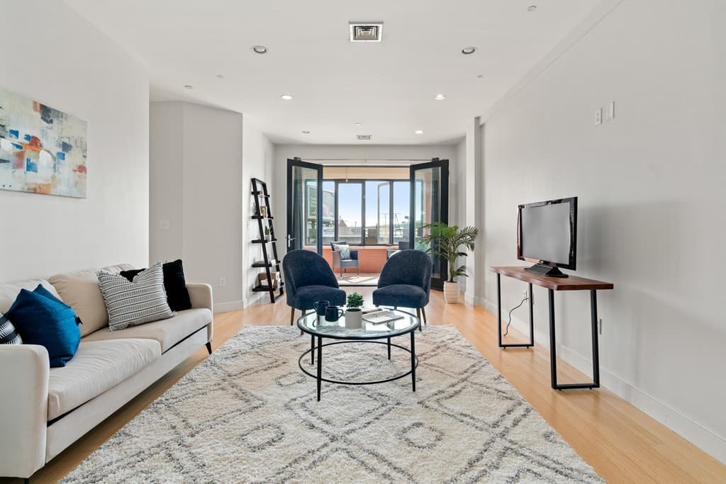 152 Old Colony Ave #12 photo 2