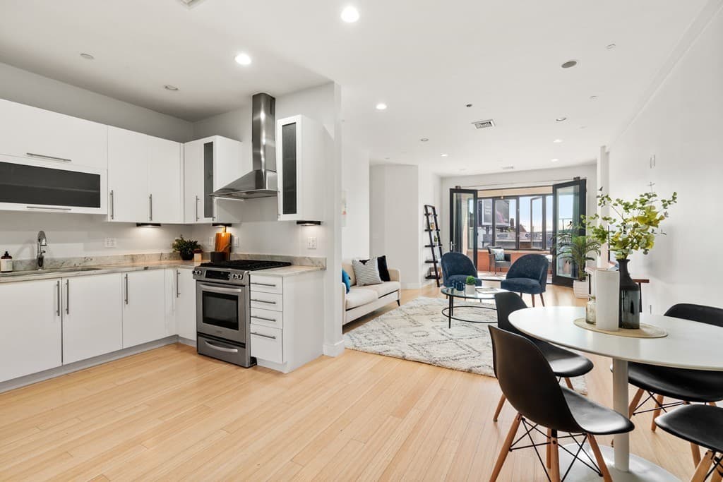 152 Old Colony Ave #12 photo 5