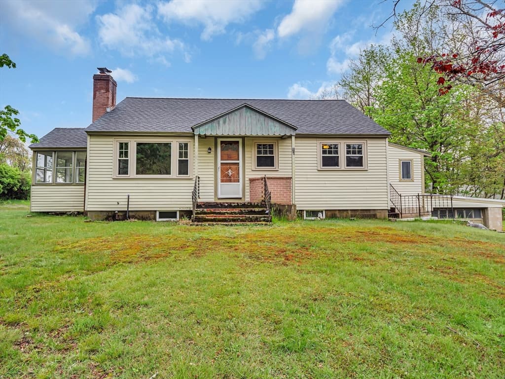 354 Townsend Rd photo 2