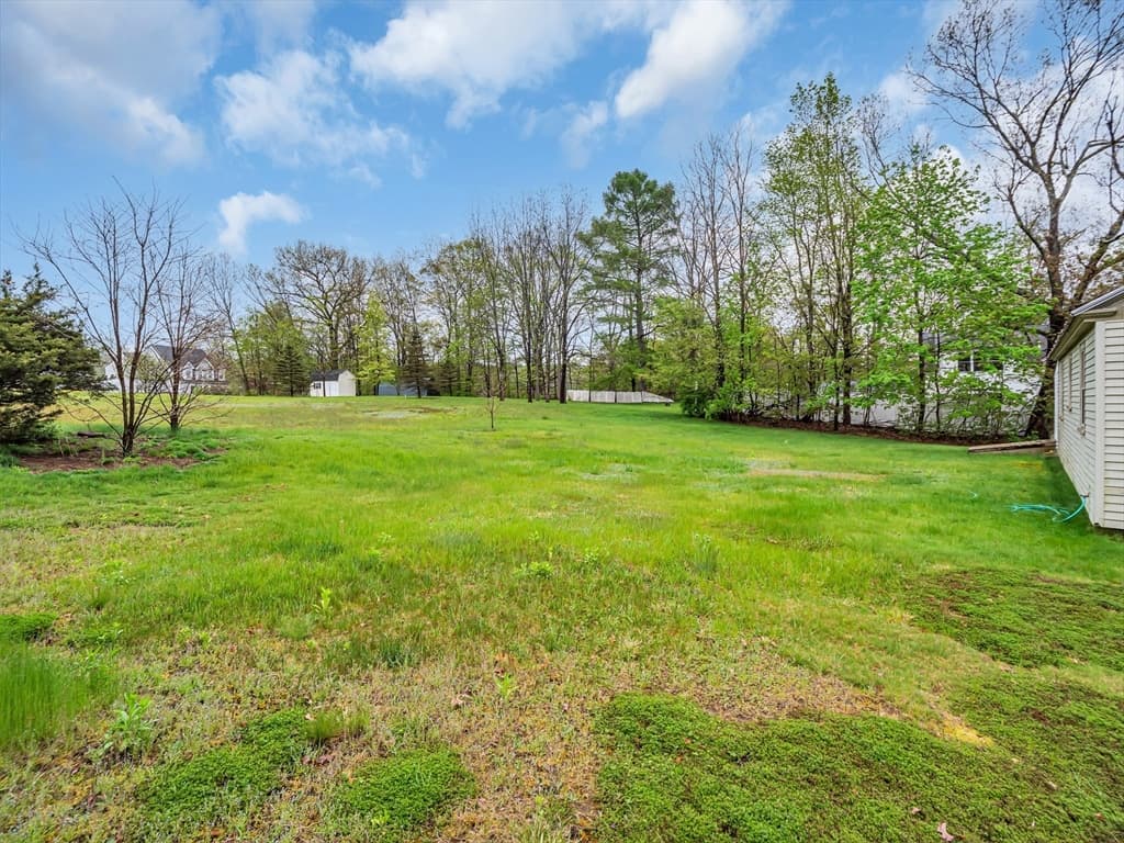 354 Townsend Rd photo 4