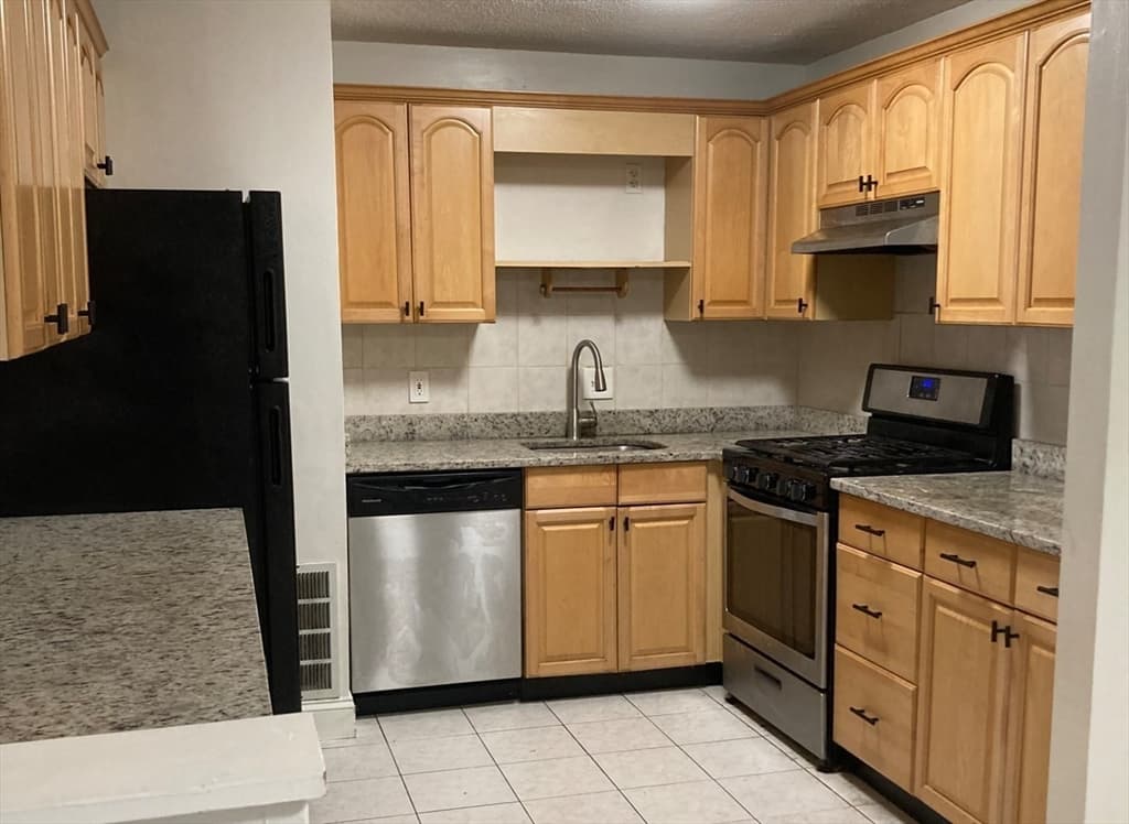 685 Oak Street #10-11 photo 2