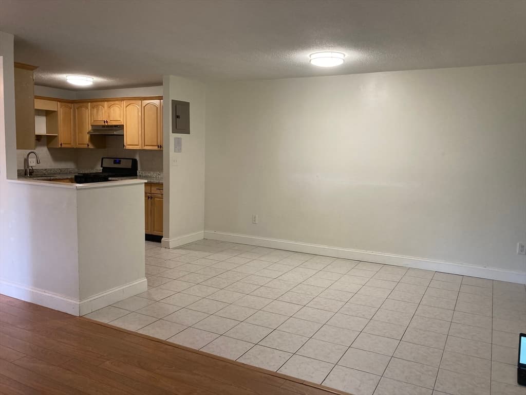 685 Oak Street #10-11 photo 3