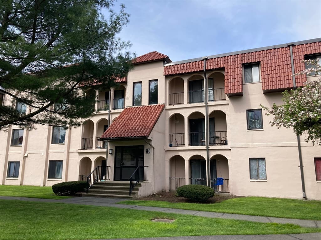 685 Oak Street #10-11