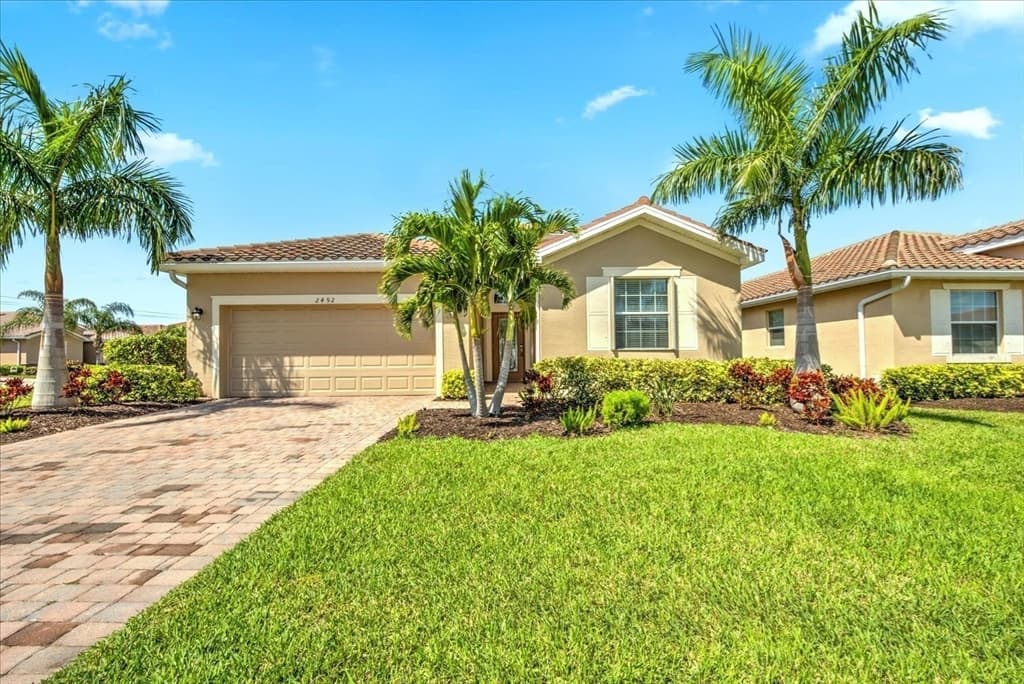 2492 Sawgrass Lake Ct photo 3