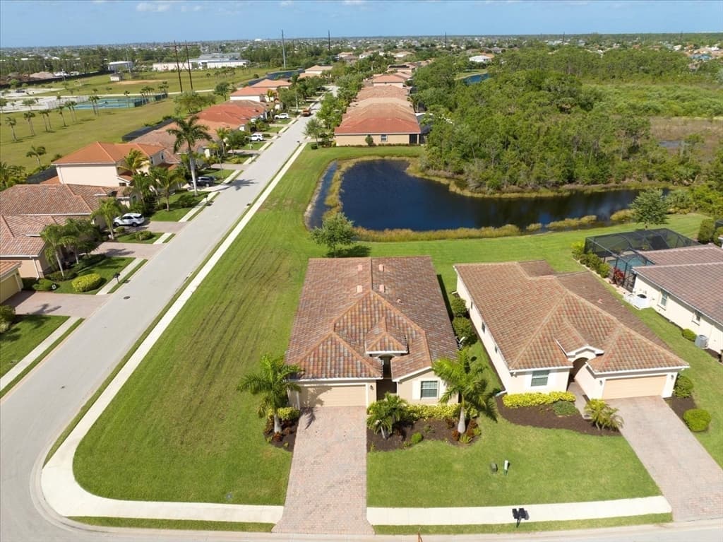 2492 Sawgrass Lake Ct