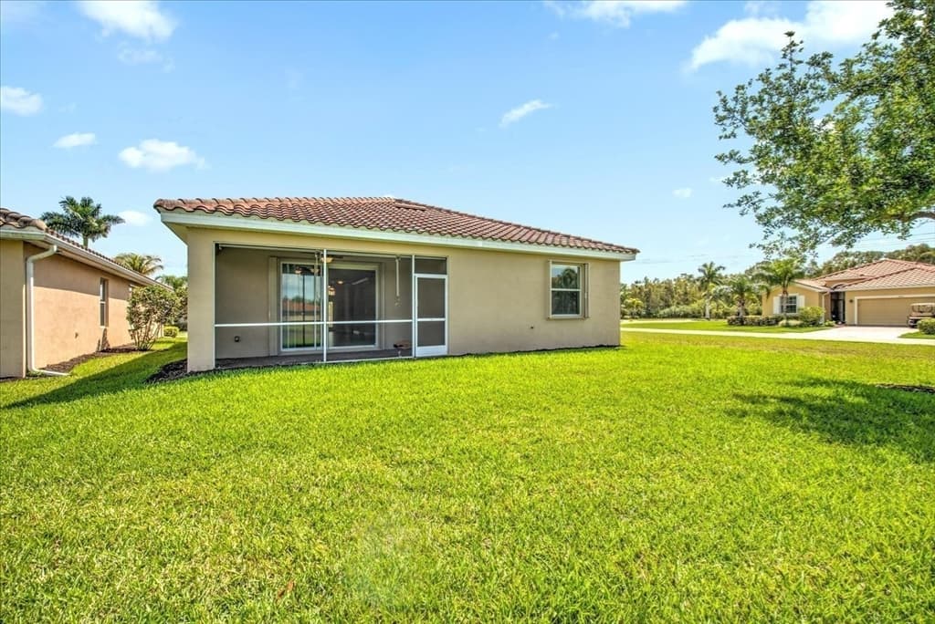 2492 Sawgrass Lake Ct photo 5