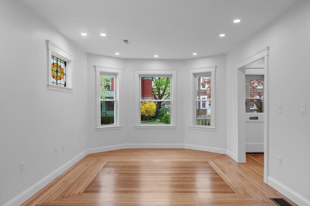 33-35 Farragut Avenue #33 photo 5