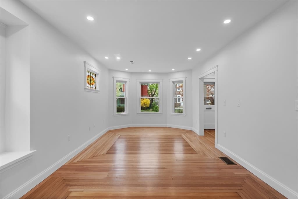 33-35 Farragut Avenue #33 photo 4