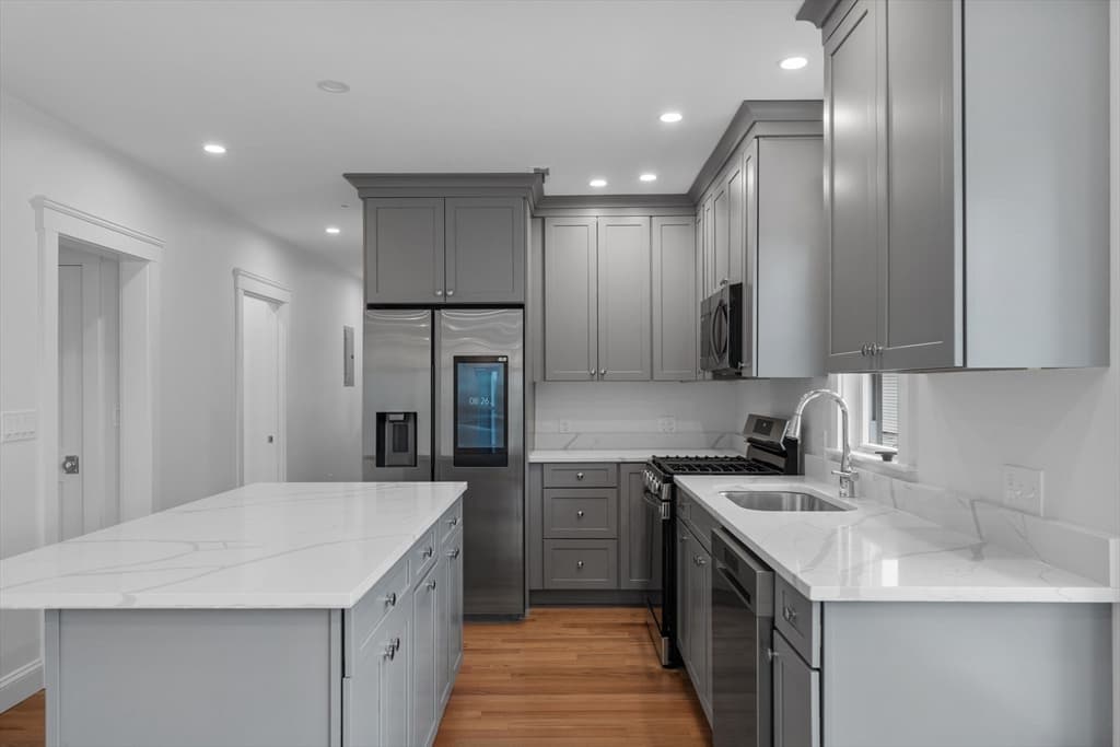 33-35 Farragut Avenue #35 photo 5