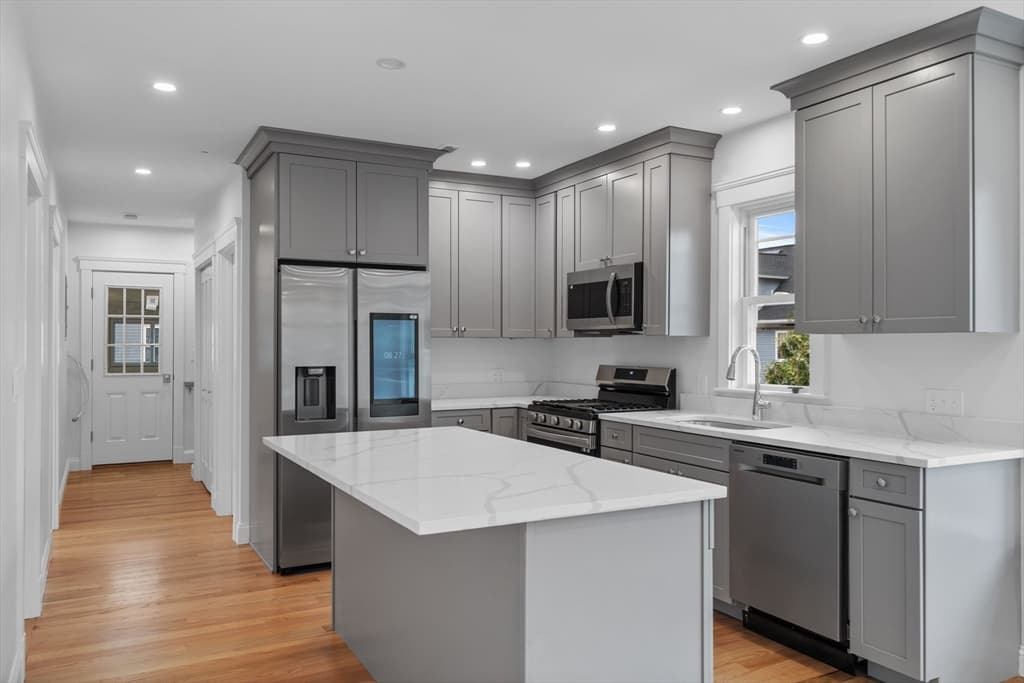 33-35 Farragut Avenue #35 photo 4