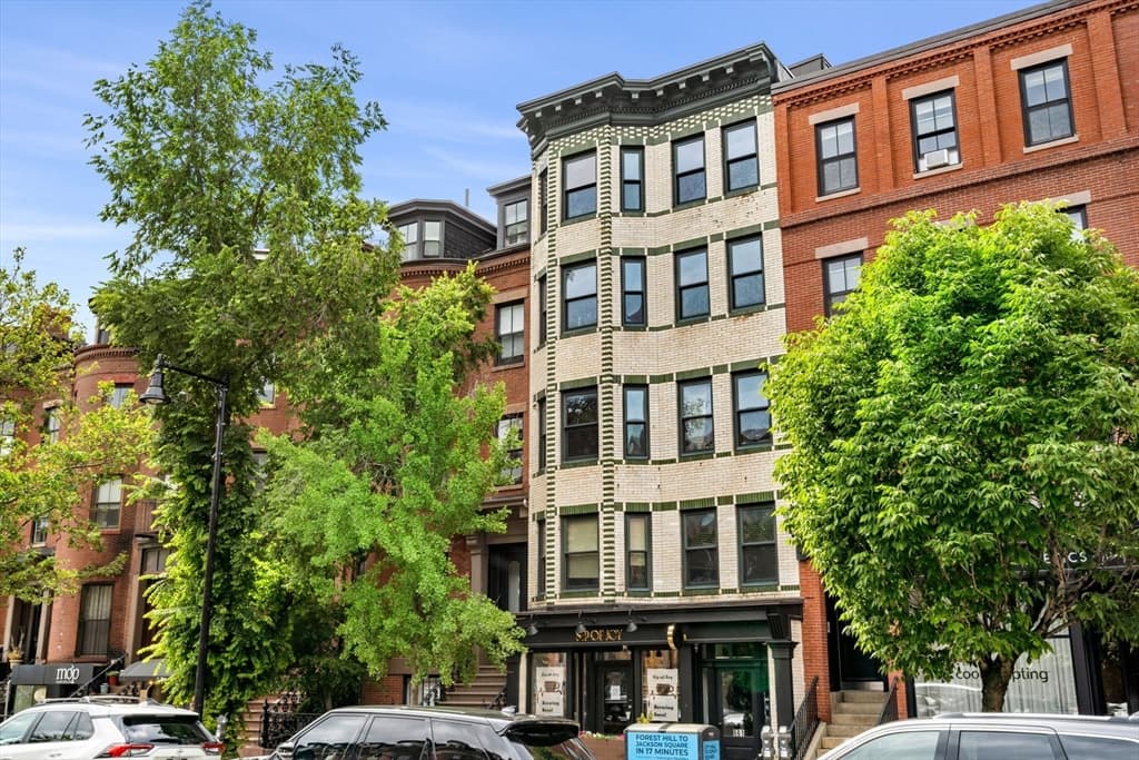661 Tremont photo 2