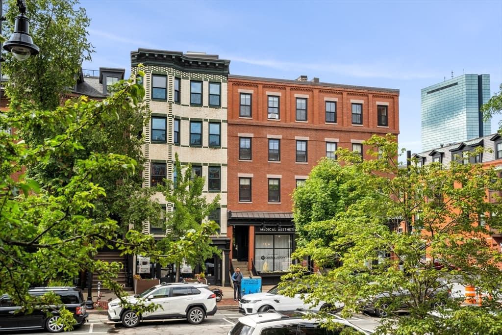 661 Tremont photo 4