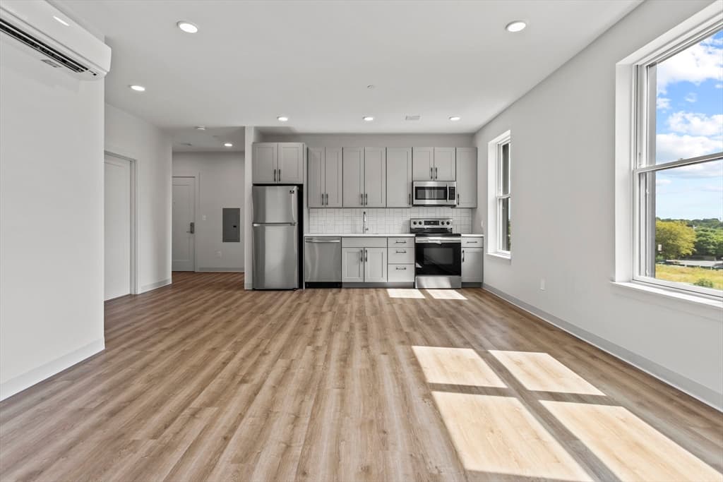 233 Hancock Street #404 photo 2