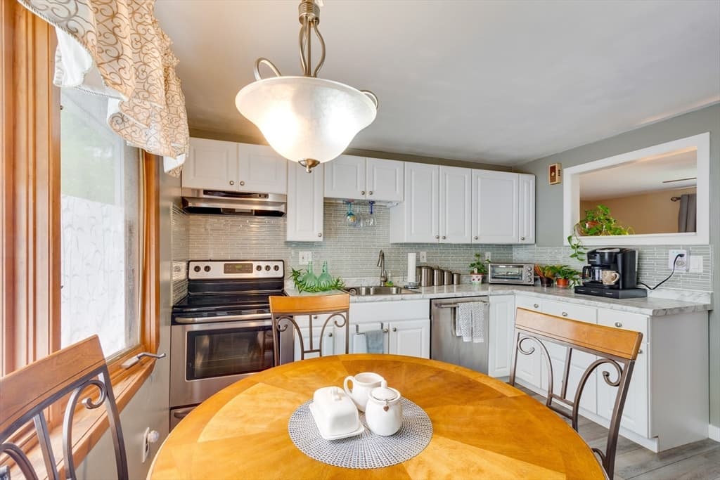 36 Manhattan Dr photo 2