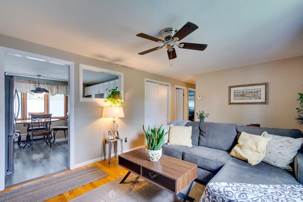 36 Manhattan Dr photo 5