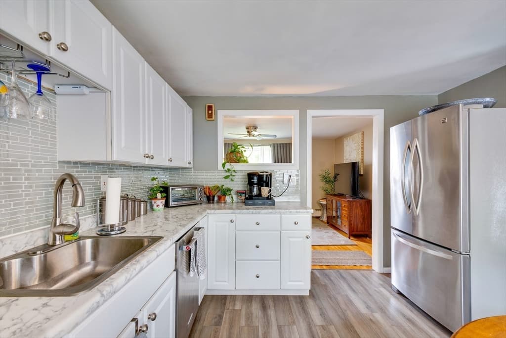 36 Manhattan Dr photo 4