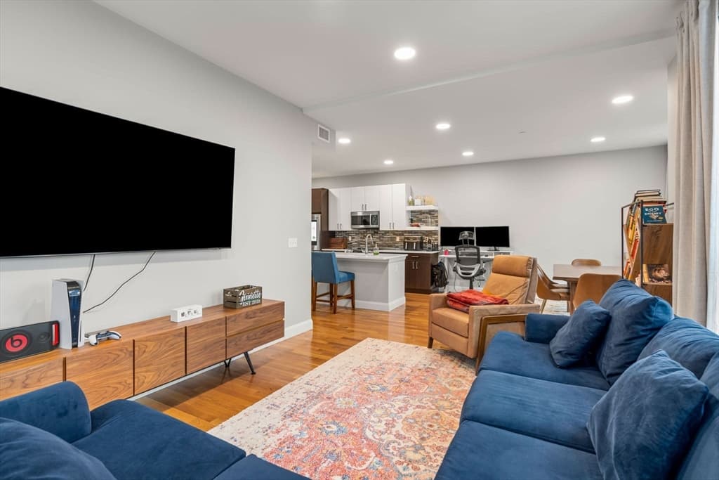 10 Taber Street #301