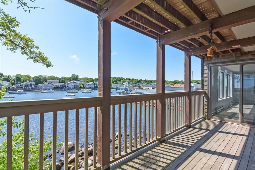 67 Bearskin Neck #B