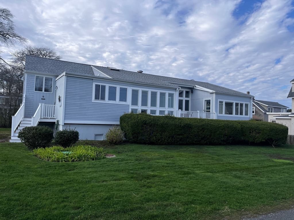 6 Mattakiset Rd