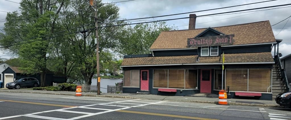 294 E Main St photo 2