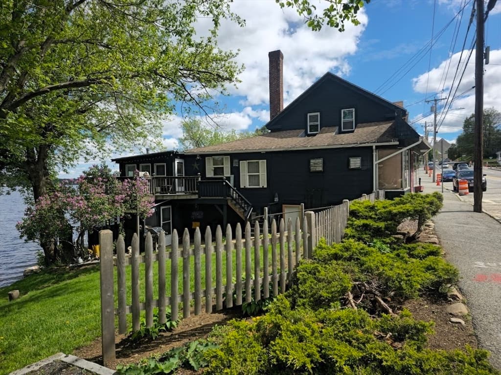 294 E Main St photo 5