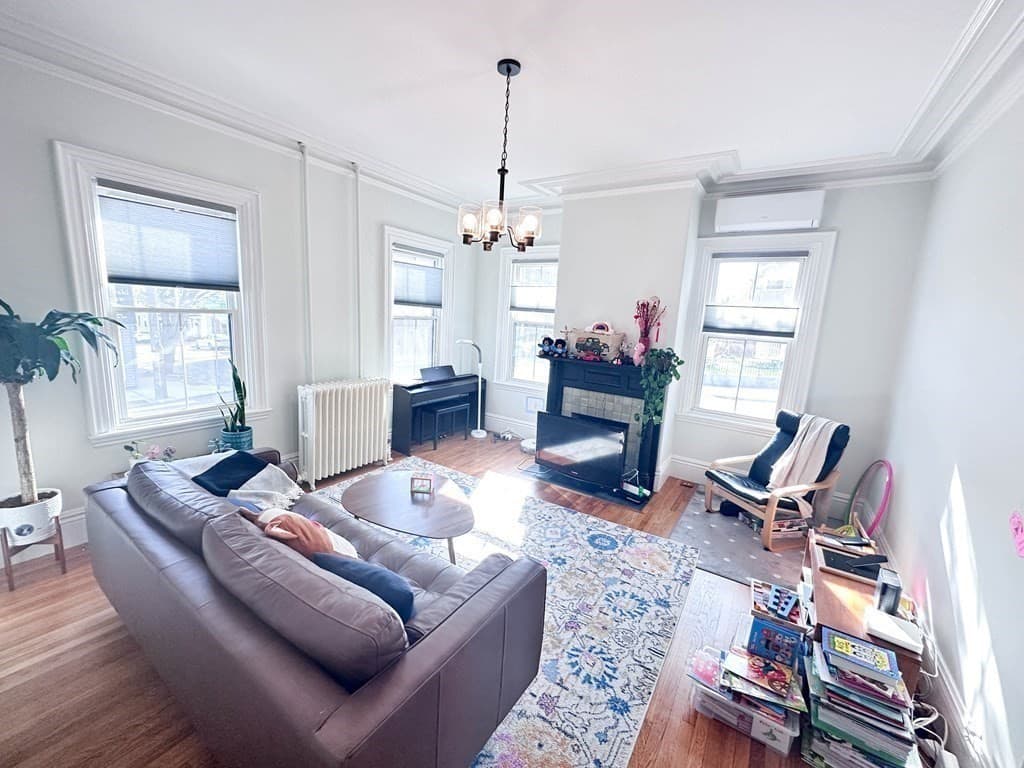 83 Thorndike Street photo 4