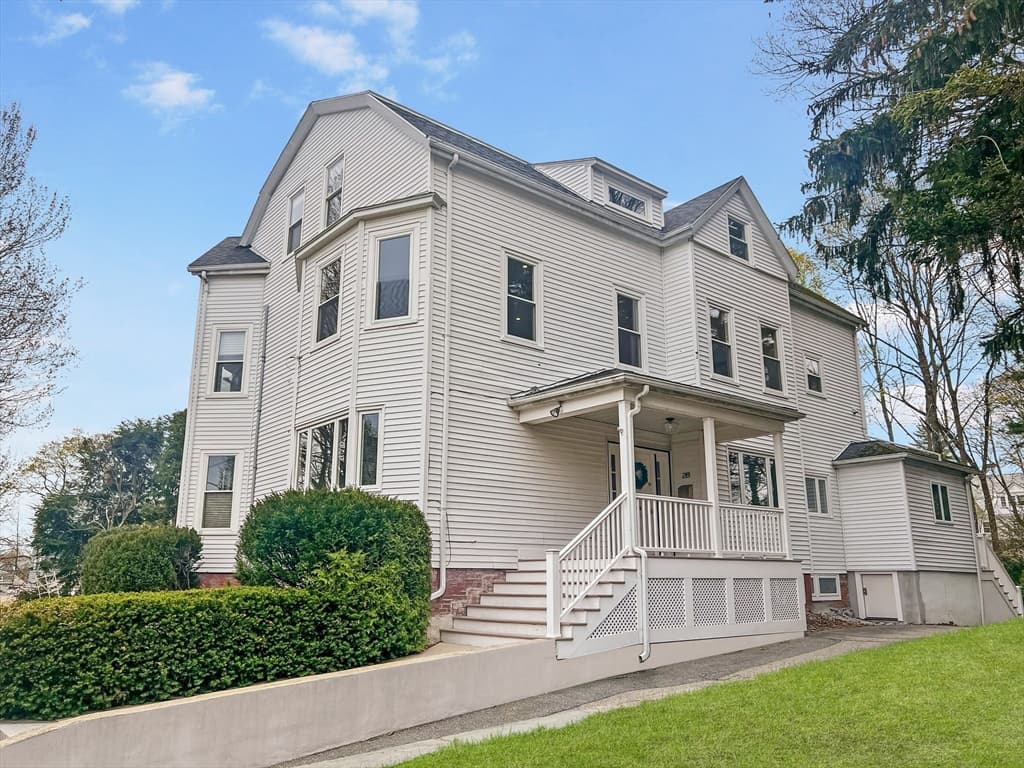 26 Bartlett Ave #26