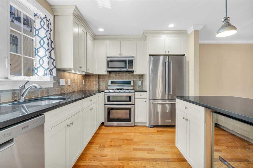 83 Dresser St #83