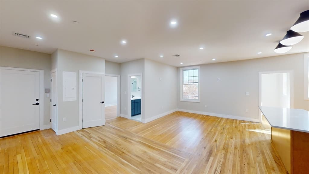145 Sutherland Rd #3B photo 3
